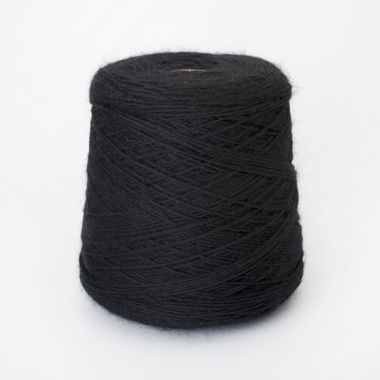 Пряжа Madera - супер кид мохер 10%, меринос 85%, полиамид 5% черный Пряжа Madera - супер кид мохер 10%, меринос 85%, полиамид 5% черный