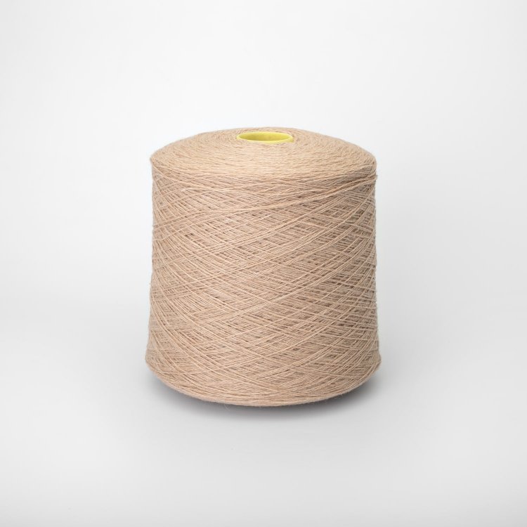 Пряжа Меринос экстрафайн суперджилонг 70%, кашемир 30%            бледно-песочный 