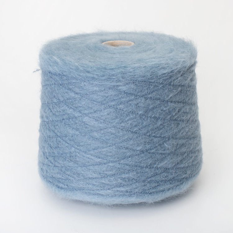 Пряжа It Mohair - кидмохер 70%, полиамид 30%    бледно-васильковый 