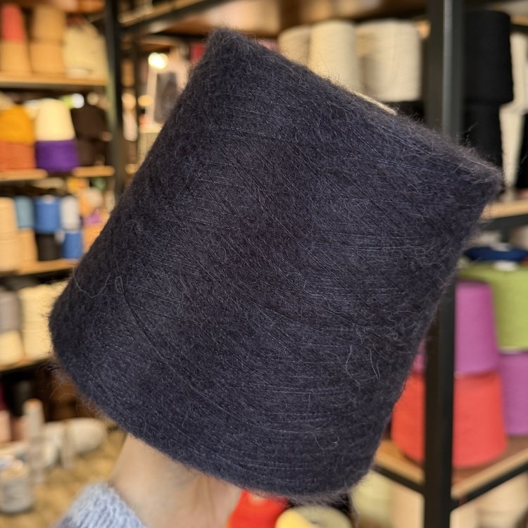 Louvre Ras - альпака 30%, кидмохер 30%, шёлк 40%
