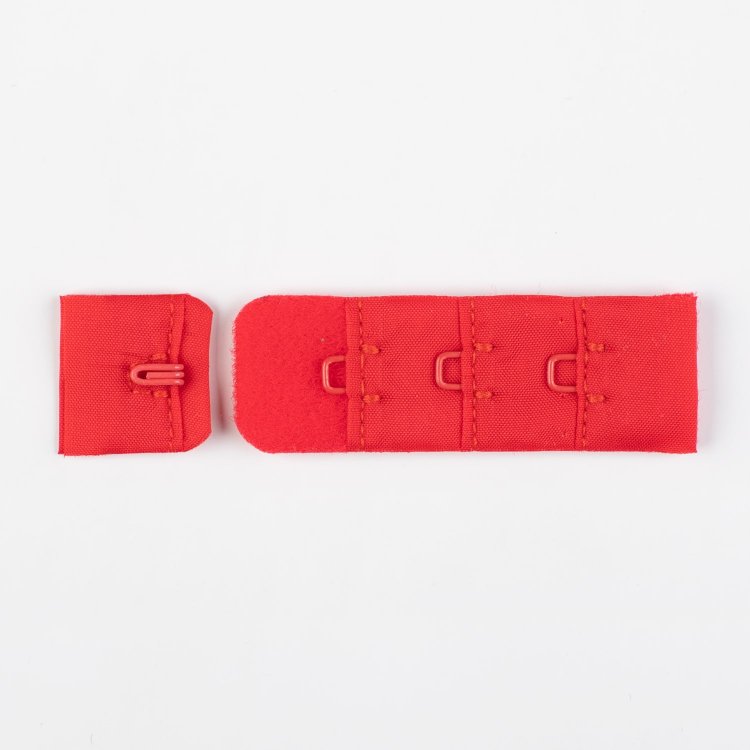 Пряжа La perla - застежки для бюстгальтера    красный 