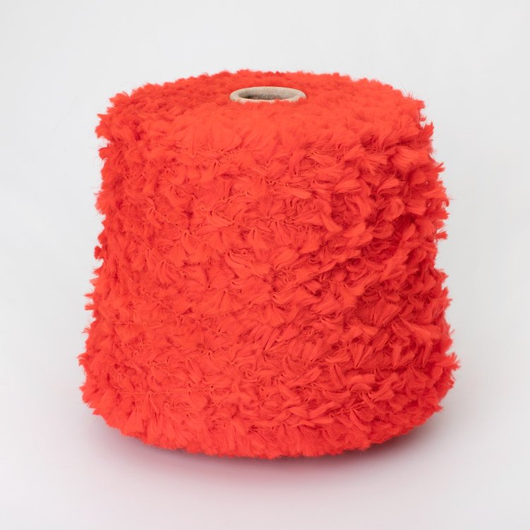 Пряжа Arcaico - супер кид мохер 32%, меринос 4%, полиамид 52%, полиамид 12% красный Пряжа Arcaico - супер кид мохер 32%, меринос 4%, полиамид 52%, полиамид 12% красный