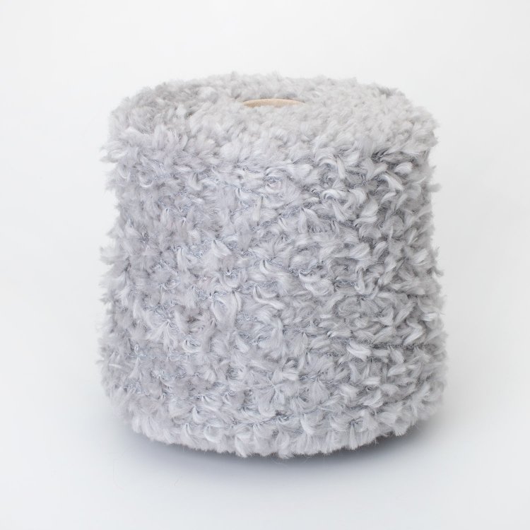 Пряжа Arcaico - супер кид мохер 32%, меринос 4%, полиамид 52%, полиамид 12% светло-серый Пряжа Arcaico - супер кид мохер 32%, меринос 4%, полиамид 52%, полиамид 12% светло-серый