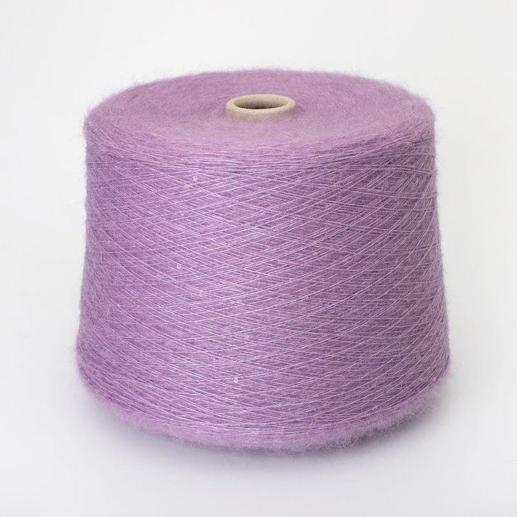 Пряжа KidSilk Paillettes- кид мохер 63%, шёлк 27%, хлопок 7%, пайетки 3%     лавандовый 