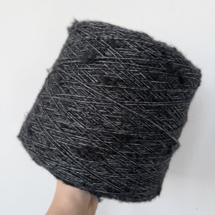 Пряжа Boccolo - меринос 64%, шёлк 14%, полиамид 22% антрацит Пряжа Boccolo - меринос 64%, шёлк 14%, полиамид 22% антрацит