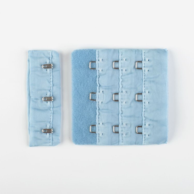 Пряжа La perla - застежки для бюстгальтера бледно-голубой Пряжа La perla - застежки для бюстгальтера бледно-голубой